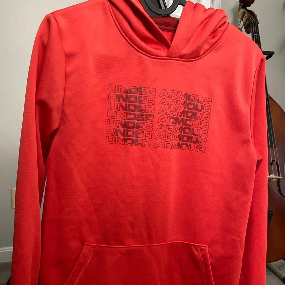 Youth XL boys Under Armour Sweatshirt with hood.